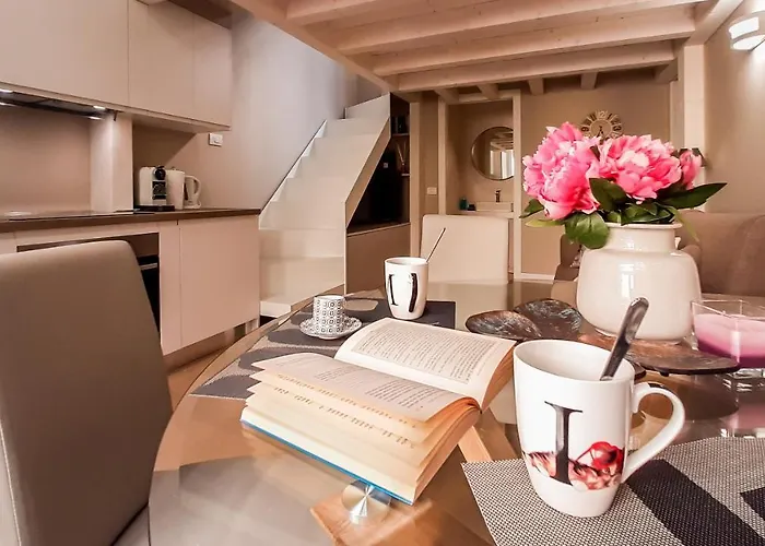 Joivy Sophisticated 2 Bedroom Loft For 4