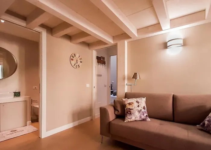 Joivy Sophisticated 2 Bedroom Loft For 4