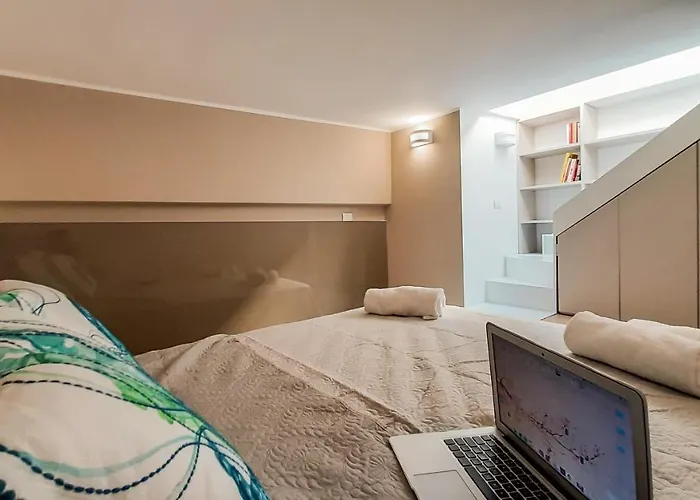 Joivy Sophisticated 2 Bedroom Loft For 4